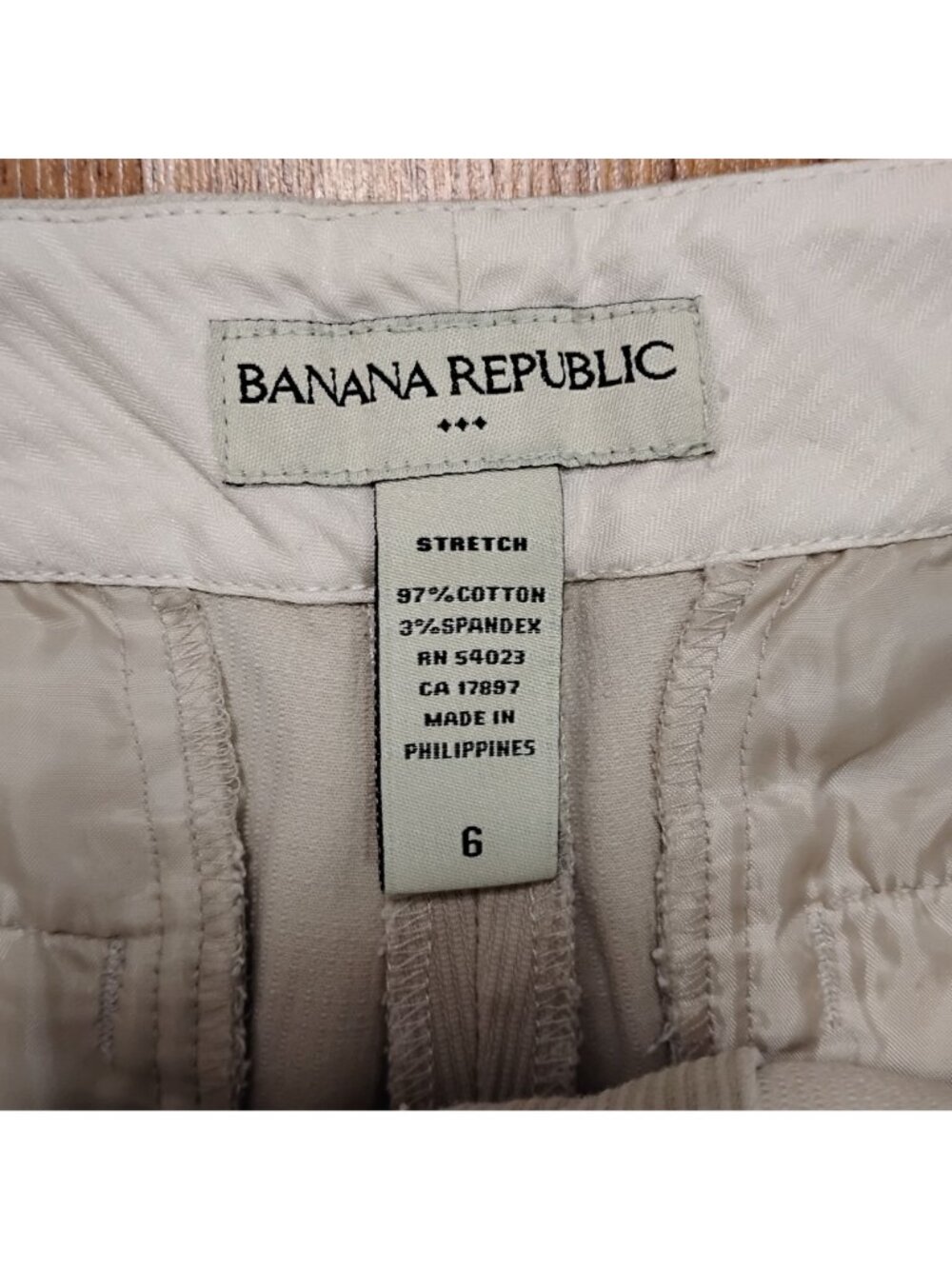 BANANA REPUBLIC Womens 6 Tan Cotton Stretch Bermuda Shorts 30 X 10 - Picture 3 of 7